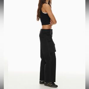Wilfred Free by Aritzia Black Cargo Pants Women’s Size 4